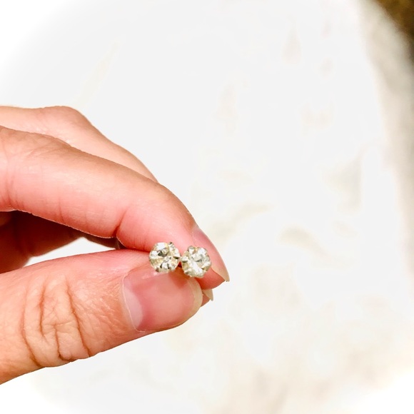 Jewelry - Women’s Earrings! NEW!